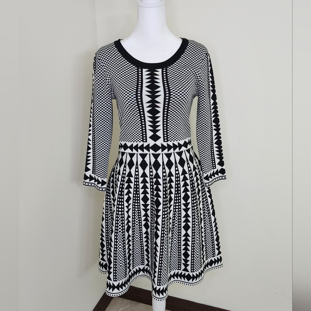 Nina Leonard Black & White Geometric Fit & Flare Sweater Mini Dress Small Casual